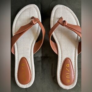 NWOT Unisa lightweight sandals, cognac leather bow with beige fabric lining, S10